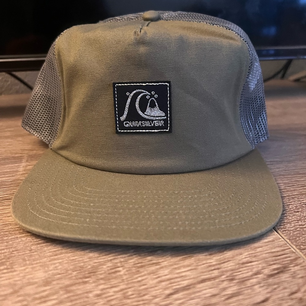 Men’s green Quiksilver hat